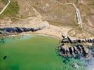 Photos aériennes de "plage" - Photo réf. E145319 - Les eaux turquoises de la Bretagne rappellent les eaux d'Outre-Mer.