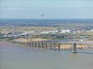 Photos aériennes de "beluga" - Photo réf. E148024 - Deux symboles de Saint-Nazaire runis sur la mme photo, le pont  haubans et le Bluga au dcollage, qui transporte des pices d'Airbus.