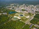 Photos aériennes de "AVEC" - Photo réf. E151010 - Fontainebleau et son Chteau Royal class avec son Parc au Patrimoine mondial de l'UNESCO