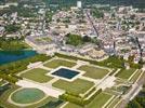 Photos aériennes de "avec" - Photo réf. E151011 - Fontainebleau et son Chteau Royal class avec son Parc au Patrimoine mondial de l'UNESCO