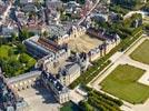 Photos aériennes de "Royal" - Photo réf. E151024 - Fontainebleau et son Chteau Royal class avec son Parc au Patrimoine mondial de l'UNESCO