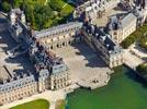 Photos aériennes de "Royal" - Photo réf. E151025 - Fontainebleau et son Chteau Royal class avec son Parc au Patrimoine mondial de l'UNESCO