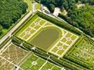 Photos aériennes de "château" - Photo réf. E151489 - Les jardins à la Française du Château de Villandry sont remarquables.