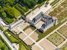 Photos aériennes de "remarquables" - Photo réf. E151496 - Les jardins à la Française du Château de Villandry sont remarquables.