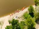 Photos aériennes de "Loire" - Photo réf. E151506 - Des kayaks ayant accost sur une le de Loire