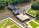 Photos aériennes de Chenonceaux (37150) - Le Château de Chenonceau | Indre-et-Loire, Centre, France - Photo réf. E151545 - Le Château de Chenonceau et ses arches enjambant le Cher