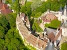 Photos aériennes de "chateau" - Photo réf. E152652 - Edifié par Régnier et Philippe Pot au 16è siècle à Rochepot (Côte-d'Or), le château fut partiellement détruit lors de la Révolution et rebatti au 19è siècle dans un esprit de travail méticuleux et soucieux de vérité historique et archéologique.