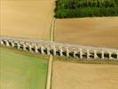 Photos aériennes de "aqueduc" - Photo réf. E154184 - Les arcades de Cuy (Yonne) font parties d'un aqueduc de 156km qui achemine l'eau de la source de l'Armentières à Paris.