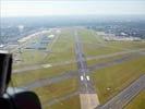 Photos aériennes de "aeroport" - Photo réf. E150834 - Passage au-dessus de la piste 21 de l'aéroport de Paris-Le Bourget.