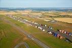 Photos aériennes de Chambley-Bussières (54890) - Lorraine Mondial Air Ballons 2015 | Meurthe-et-Moselle, Lorraine, France - Photo réf. C157836 - Lorraine Mondial Air Ballons 2015 : Vol du Dimanche 26 Juillet le matin lors du Record Mondial de Dcollage en Ligne. (The Great Line, In-line Mass Ascent)