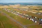 Photos aériennes de Chambley-Bussières (54890) - Lorraine Mondial Air Ballons 2015 | Meurthe-et-Moselle, Lorraine, France - Photo réf. C157837 - Lorraine Mondial Air Ballons 2015 : Vol du Dimanche 26 Juillet le matin lors du Record Mondial de Dcollage en Ligne. (The Great Line, In-line Mass Ascent)