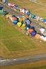 Photos aériennes de "décollage" - Photo réf. C157845 - Lorraine Mondial Air Ballons 2015 : Vol du Dimanche 26 Juillet le matin lors du Record Mondial de Décollage en Ligne. (The Great Line, In-line Mass Ascent)