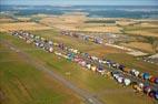 Photos aériennes de "montgolfières" - Photo réf. C157849 - Lorraine Mondial Air Ballons 2015 : Vol du Dimanche 26 Juillet le matin lors du Record Mondial de Dcollage en Ligne. (The Great Line, In-line Mass Ascent)