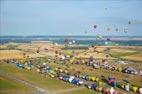 Photos aériennes de Chambley-Bussières (54890) - Lorraine Mondial Air Ballons 2015 | Meurthe-et-Moselle, Lorraine, France - Photo réf. C157862 - Lorraine Mondial Air Ballons 2015 : Vol du Dimanche 26 Juillet le matin lors du Record Mondial de Dcollage en Ligne. (The Great Line, In-line Mass Ascent)