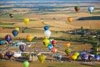 Photos aériennes de "montgolfières" - Photo réf. C157866 - Lorraine Mondial Air Ballons 2015 : Vol du Dimanche 26 Juillet le matin lors du Record Mondial de Dcollage en Ligne. (The Great Line, In-line Mass Ascent)