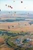 Photos aériennes de "montgolfières" - Photo réf. C157871 - Lorraine Mondial Air Ballons 2015 : Vol du Dimanche 26 Juillet le matin lors du Record Mondial de Dcollage en Ligne. (The Great Line, In-line Mass Ascent)