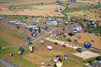 Photos aériennes de "Mondial" - Photo réf. C157887 - Lorraine Mondial Air Ballons 2015 : Vol du Dimanche 26 Juillet le matin lors du Record Mondial de Dcollage en Ligne. (The Great Line, In-line Mass Ascent)