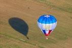 Photos aériennes de "montgolfières" - Photo réf. C157889 - Lorraine Mondial Air Ballons 2015 : Vol du Dimanche 26 Juillet le matin lors du Record Mondial de Dcollage en Ligne. (The Great Line, In-line Mass Ascent)