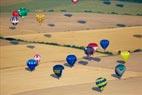 Photos aériennes de "montgolfières" - Photo réf. C157894 - Lorraine Mondial Air Ballons 2015 : Vol du Dimanche 26 Juillet le matin lors du Record Mondial de Dcollage en Ligne. (The Great Line, In-line Mass Ascent)