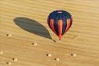 Photos aériennes de "montgolfières" - Photo réf. C157900 - Lorraine Mondial Air Ballons 2015 : Vol du Dimanche 26 Juillet le matin lors du Record Mondial de Dcollage en Ligne. (The Great Line, In-line Mass Ascent)