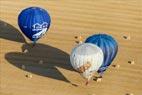 Photos aériennes de "montgolfières" - Photo réf. C157902 - Lorraine Mondial Air Ballons 2015 : Vol du Dimanche 26 Juillet le matin lors du Record Mondial de Dcollage en Ligne. (The Great Line, In-line Mass Ascent)