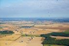 Photos aériennes de "montgolfières" - Photo réf. C157909 - Lorraine Mondial Air Ballons 2015 : Vol du Dimanche 26 Juillet le matin lors du Record Mondial de Dcollage en Ligne. (The Great Line, In-line Mass Ascent)