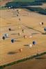 Photos aériennes de "montgolfières" - Photo réf. C157919 - Lorraine Mondial Air Ballons 2015 : Vol du Dimanche 26 Juillet le matin lors du Record Mondial de Dcollage en Ligne. (The Great Line, In-line Mass Ascent)