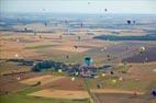 Photos aériennes de "ligne" - Photo réf. C157929 - Lorraine Mondial Air Ballons 2015 : Vol du Dimanche 26 Juillet le matin lors du Record Mondial de Dcollage en Ligne. (The Great Line, In-line Mass Ascent)