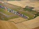 Photos aériennes de "montgolfières" - Photo réf. E157751 - Lorraine Mondial Air Ballons 2015 : Vol du Dimanche 26 Juillet le matin lors du Record Mondial de Dcollage en Ligne. (The Great Line, In-line Mass Ascent)