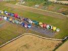 Photos aériennes de "montgolfières" - Photo réf. E157752 - Lorraine Mondial Air Ballons 2015 : Vol du Dimanche 26 Juillet le matin lors du Record Mondial de Dcollage en Ligne. (The Great Line, In-line Mass Ascent)