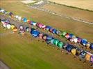 Photos aériennes de "montgolfières" - Photo réf. E157755 - Lorraine Mondial Air Ballons 2015 : Vol du Dimanche 26 Juillet le matin lors du Record Mondial de Dcollage en Ligne. (The Great Line, In-line Mass Ascent)