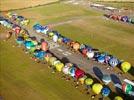 Photos aériennes de "montgolfières" - Photo réf. E157763 - Lorraine Mondial Air Ballons 2015 : Vol du Dimanche 26 Juillet le matin lors du Record Mondial de Dcollage en Ligne. (The Great Line, In-line Mass Ascent)