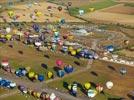 Photos aériennes de "montgolfières" - Photo réf. E157772 - Lorraine Mondial Air Ballons 2015 : Vol du Dimanche 26 Juillet le matin lors du Record Mondial de Dcollage en Ligne. (The Great Line, In-line Mass Ascent)