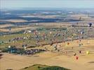 Photos aériennes de "montgolfières" - Photo réf. E157784 - Lorraine Mondial Air Ballons 2015 : Vol du Dimanche 26 Juillet le matin lors du Record Mondial de Dcollage en Ligne. (The Great Line, In-line Mass Ascent)