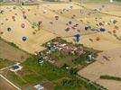 Photos aériennes de "ligne" - Photo réf. E157787 - Lorraine Mondial Air Ballons 2015 : Vol du Dimanche 26 Juillet le matin lors du Record Mondial de Dcollage en Ligne. (The Great Line, In-line Mass Ascent)