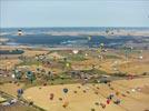 Photos aériennes de "ballon" - Photo réf. E157790 - Lorraine Mondial Air Ballons 2015 : Vol du Dimanche 26 Juillet le matin lors du Record Mondial de Dcollage en Ligne. (The Great Line, In-line Mass Ascent)