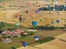 Photos aériennes de "ballon" - Photo réf. E157804 - Lorraine Mondial Air Ballons 2015 : Vol du Dimanche 26 Juillet le matin lors du Record Mondial de Dcollage en Ligne. (The Great Line, In-line Mass Ascent)