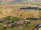 Photos aériennes de "ballon" - Photo réf. E157807 - Lorraine Mondial Air Ballons 2015 : Vol du Dimanche 26 Juillet le matin lors du Record Mondial de Dcollage en Ligne. (The Great Line, In-line Mass Ascent)