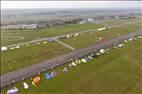 Photos aériennes de "décollage" - Photo réf. E166133 - Mondial Air Ballons 2017 : Vol du Vendredi 28 Juillet le matin : Record du monde de décollage en ligne, 456 montgolfières !