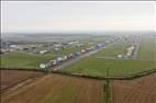Photos aériennes de "montgolfières" - Photo réf. E166141 - Mondial Air Ballons 2017 : Vol du Vendredi 28 Juillet le matin : Record du monde de décollage en ligne, 456 montgolfières !