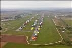 Photos aériennes de "décollage" - Photo réf. E166146 - Mondial Air Ballons 2017 : Vol du Vendredi 28 Juillet le matin : Record du monde de décollage en ligne, 456 montgolfières !
