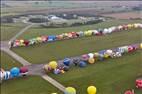 Photos aériennes de "décollage" - Photo réf. E166155 - Mondial Air Ballons 2017 : Vol du Vendredi 28 Juillet le matin : Record du monde de décollage en ligne, 456 montgolfières !