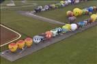 Photos aériennes de "monde" - Photo réf. E166163 - Mondial Air Ballons 2017 : Vol du Vendredi 28 Juillet le matin : Record du monde de décollage en ligne, 456 montgolfières !