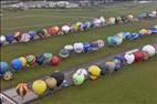 Photos aériennes de "record" - Photo réf. E166165 - Mondial Air Ballons 2017 : Vol du Vendredi 28 Juillet le matin : Record du monde de décollage en ligne, 456 montgolfières !