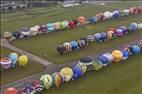 Photos aériennes de "décollage" - Photo réf. E166168 - Mondial Air Ballons 2017 : Vol du Vendredi 28 Juillet le matin : Record du monde de décollage en ligne, 456 montgolfières !