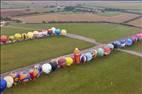 Photos aériennes de "record" - Photo réf. E166172 - Mondial Air Ballons 2017 : Vol du Vendredi 28 Juillet le matin : Record du monde de décollage en ligne, 456 montgolfières !
