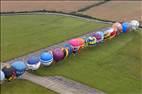Photos aériennes de "montgolfières" - Photo réf. E166173 - Mondial Air Ballons 2017 : Vol du Vendredi 28 Juillet le matin : Record du monde de décollage en ligne, 456 montgolfières !