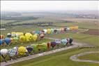 Photos aériennes de "ligne" - Photo réf. E166184 - Mondial Air Ballons 2017 : Vol du Vendredi 28 Juillet le matin : Record du monde de dcollage en ligne, 456 montgolfires !