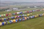 Photos aériennes de "montgolfières" - Photo réf. E166185 - Mondial Air Ballons 2017 : Vol du Vendredi 28 Juillet le matin : Record du monde de dcollage en ligne, 456 montgolfires !