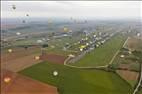 Photos aériennes de "décollage" - Photo réf. E166197 - Mondial Air Ballons 2017 : Vol du Vendredi 28 Juillet le matin : Record du monde de décollage en ligne, 456 montgolfières !